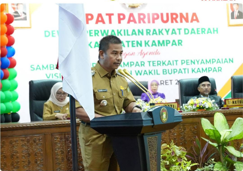 Ahmad Yuzar Sampaikan Visi Misi Bupati/Wakil Bupati Kampar di DPRD Dr