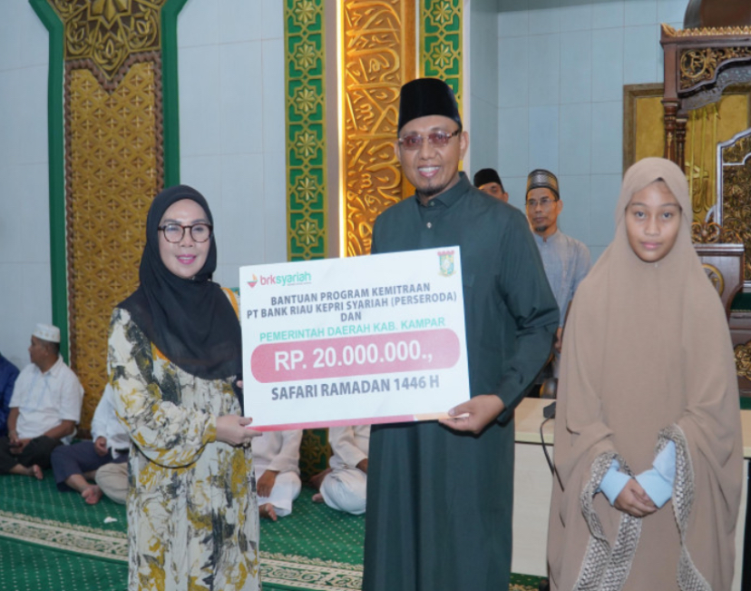 Wakil Bupati Kampar Misharti Safari Ramadan Perdana di Masjid Al-Kautsar Bangkinang