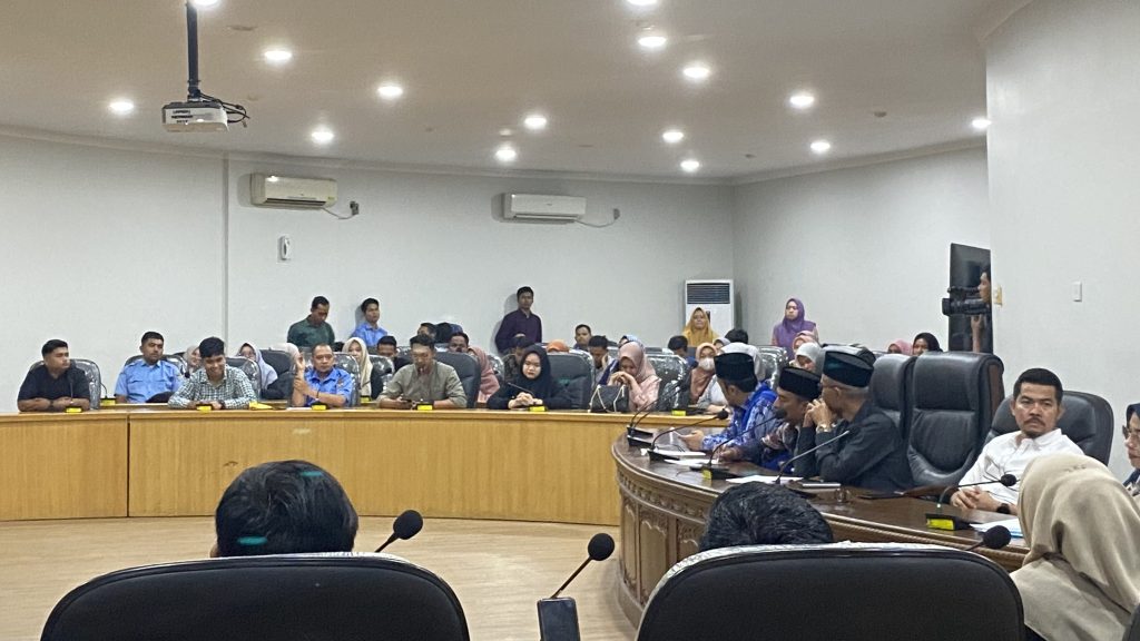 Pimpinan DPRD Kampar Terima Pengaduan Forum  Honorer Non Data Base ex CPNS