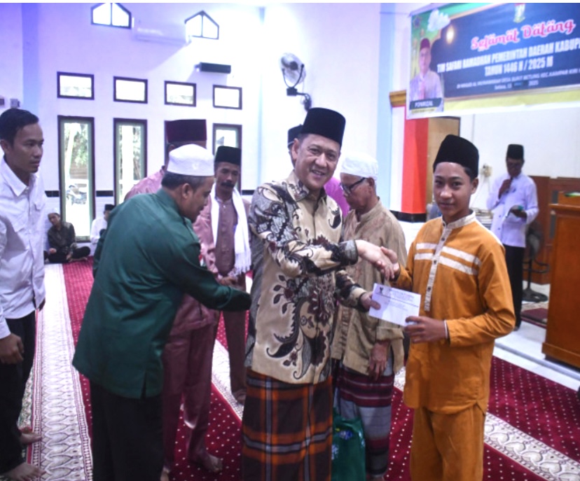 Sekda Kampar Pimpin Tim III Safari Ramadan di Masjid Al-Munawwarah Desa Bukit Betung