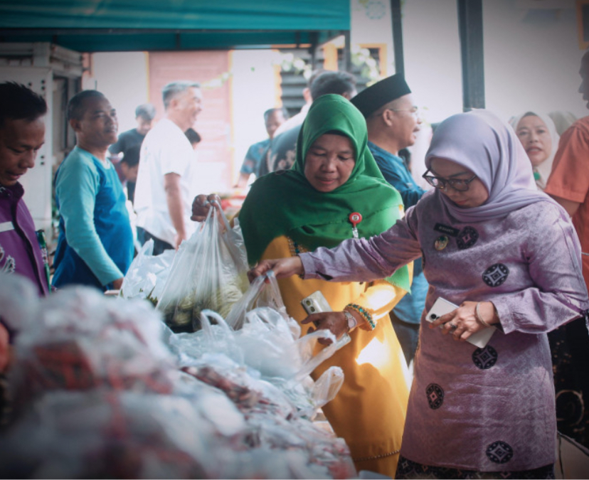Wabup Kampar Hj Misharti Buka 	Gerakan Pangan Murah di Tapung
