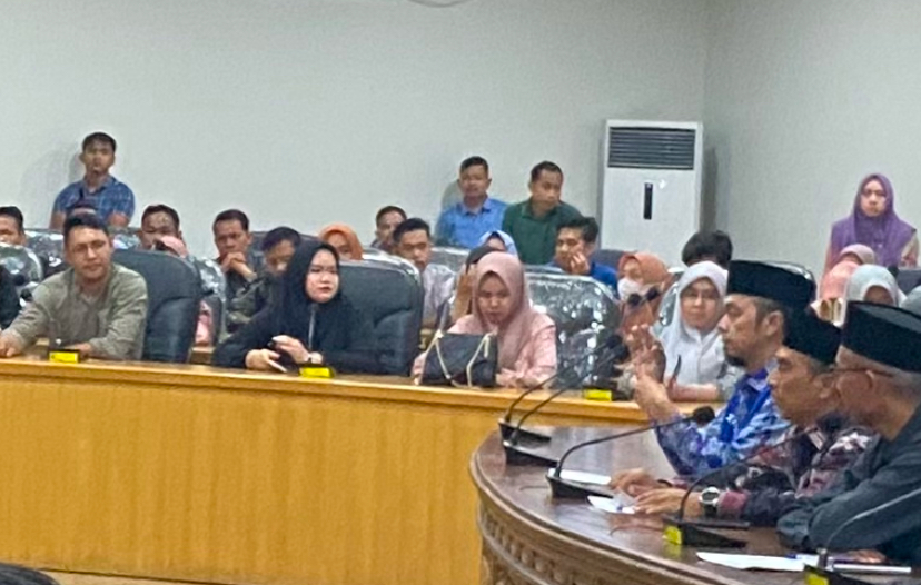 DPRD Kampar Akan Cari Solusi Penyelesaian Honorer Non Data Base ex CPNS