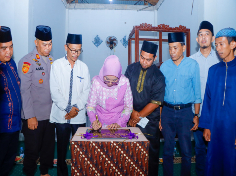 Wabup Kampar Resmikan Masjid Al Musafir Desa Tarai Bangun