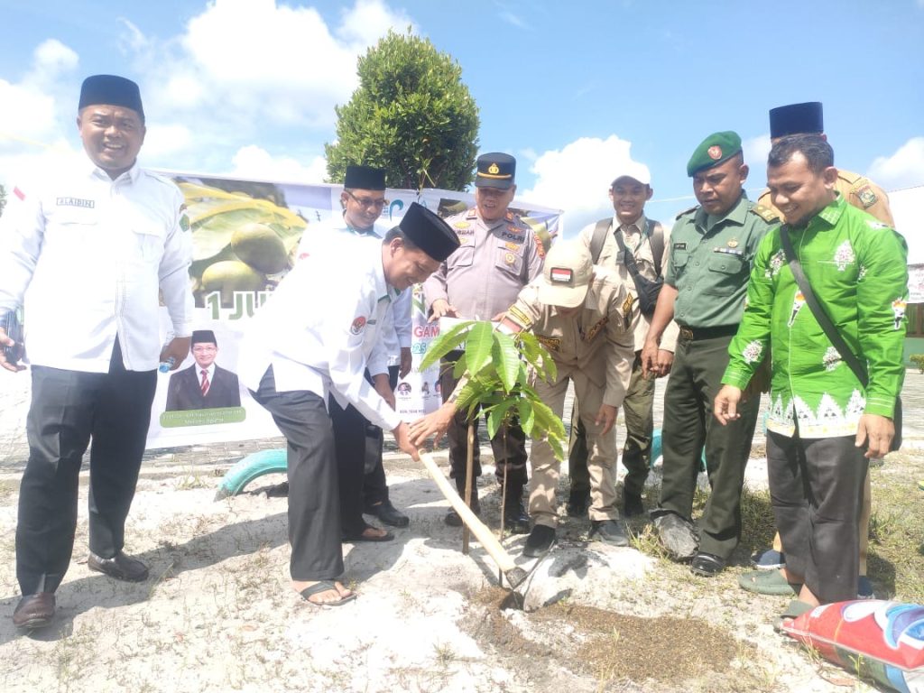 KUA Kecamatan Siak Hulu  Dukung Gerakan Penanaman 1 Juta Pohon Matoa