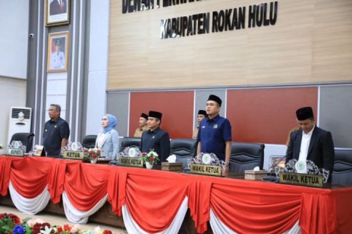 Bersama Bupati, DPRD ROHUL Gelar Rapat Paripurna Pandangan Umum Fraksi Terhadap Ranperda BPR