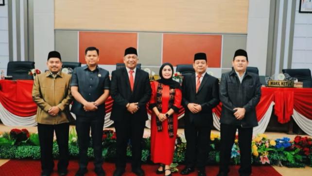 Rapat Paripurna DPRD Rokan Hulu Tetapkan Pasangan Calon Bupati dan Wakil Bupati Terpilih 2024