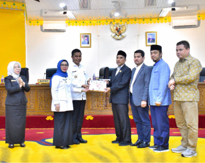 Bupati Sampaikan LKPj TA 2024 di DPRD Kampar