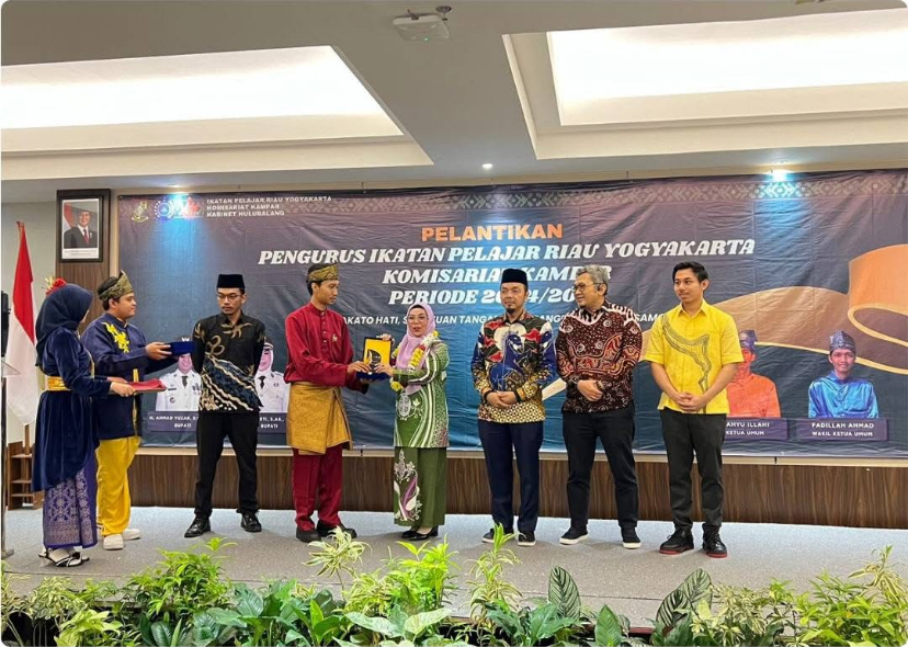 Wakil Bupati Kampar Lantik Pengurus IPRY-KK Yogyakarta Periode 2024-2025