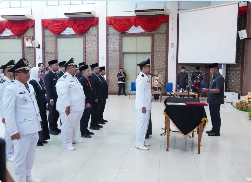 Yuzar-Misharti Mulai Bongkar Kabinet, 13 Pejabat Eselon IIII dan IV  Dilantik