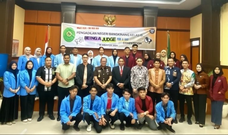 Ketua PN Bangkinang Soni Nugraha, SH, MH dan Kajari Kampar Dwianto Prihartono, SH, MH foto bersama dengan peserta dan juri