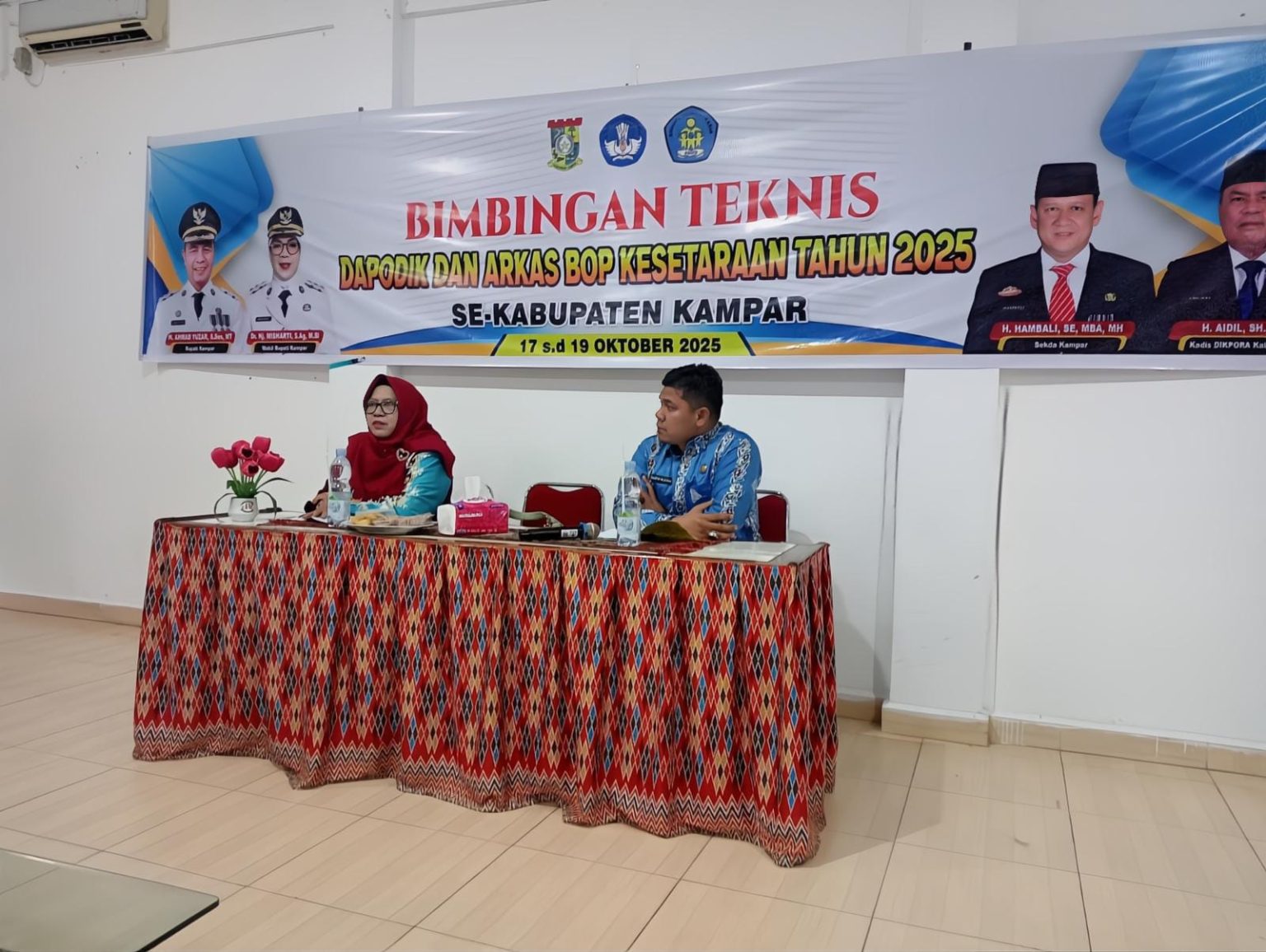 KABID PAUD & PNF didampingi KASI Kurikulum Dalam Rangka Pembukaan BIMTEK DAPODIK dan ARKAS bagi PKBM Se Kabupaten Kampar