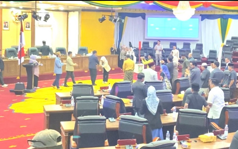 Sekwan Ramlah Pensiun, Tangis Haru Warnai Pengesahan APBD Kampar 2026 Sebesar Rp 2,6 Triliun