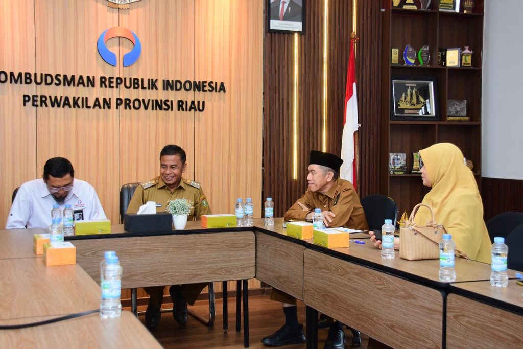 Bupati Kampar Silaturahmi dengan Kepala Ombudsman RI Perwakilan Riau